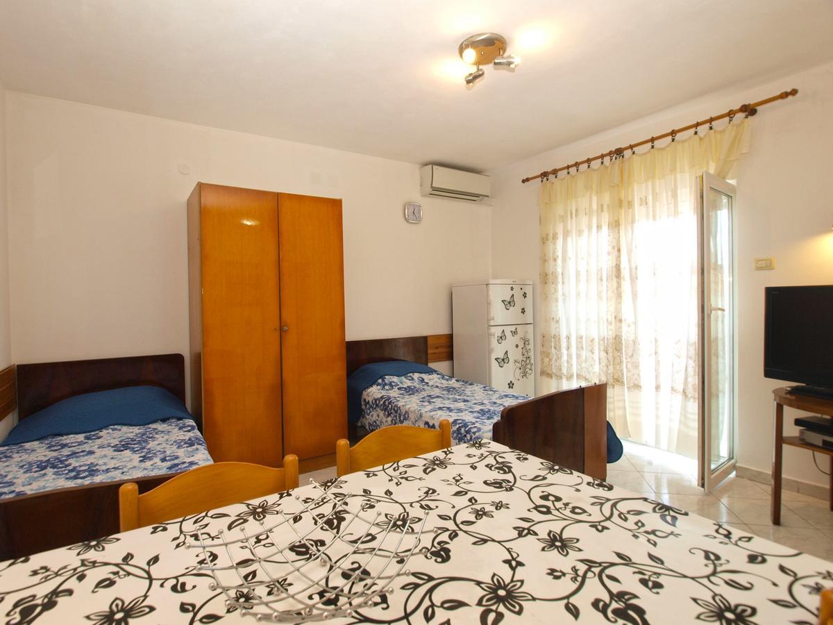 Apartments Mladen 1588 Pula Exterior photo