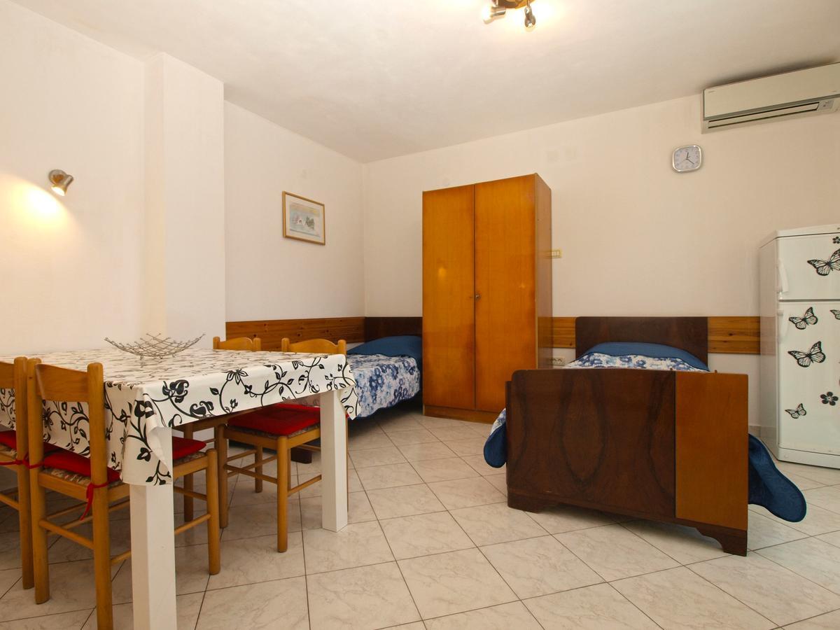 Apartments Mladen 1588 Pula Exterior photo