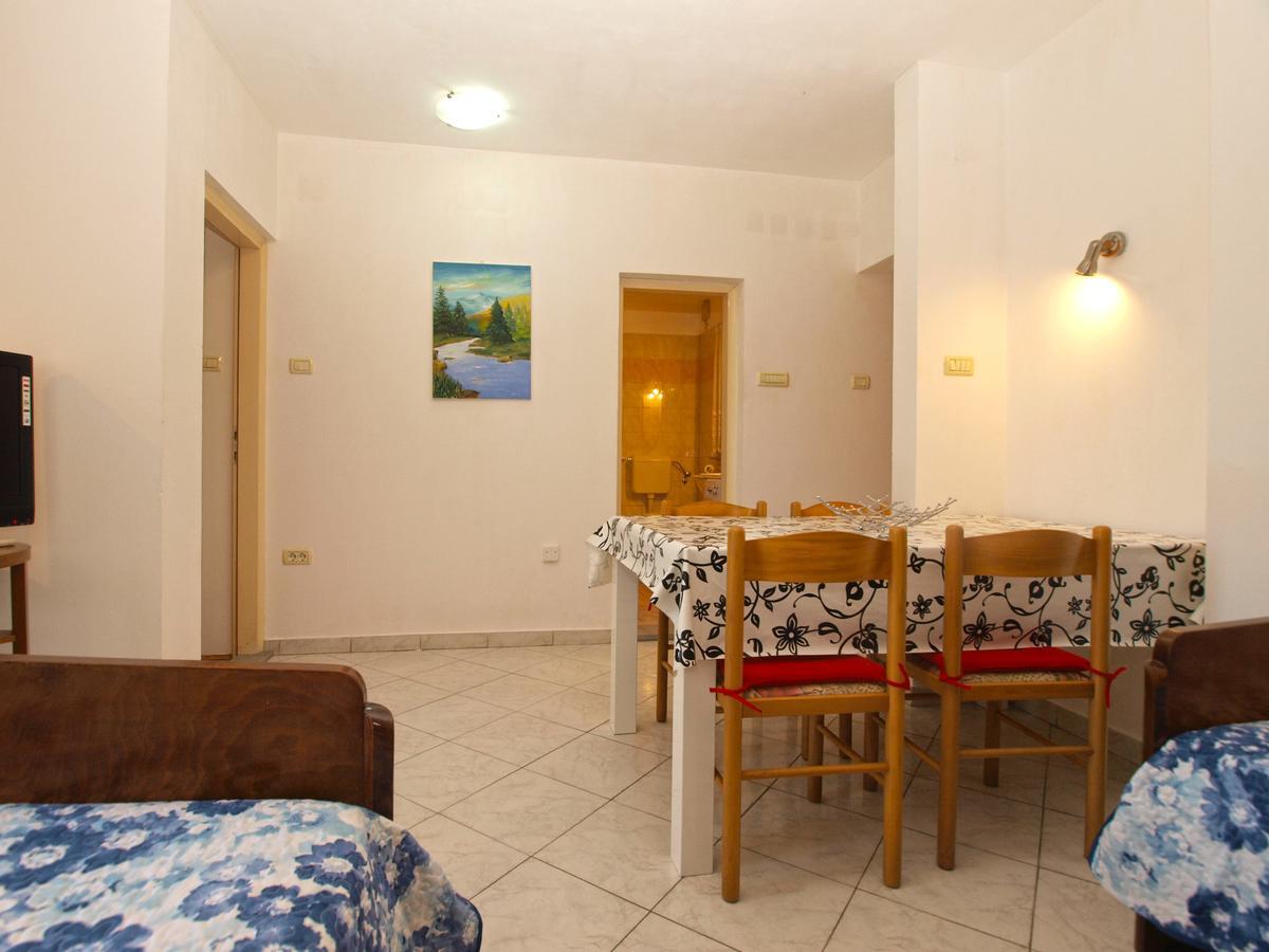 Apartments Mladen 1588 Pula Exterior photo